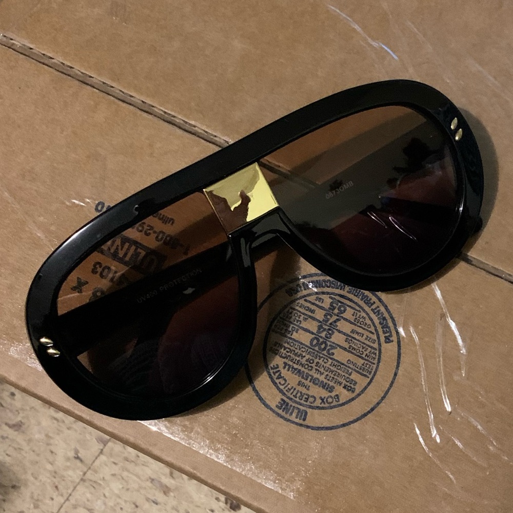 Black Aviator sunglasses
